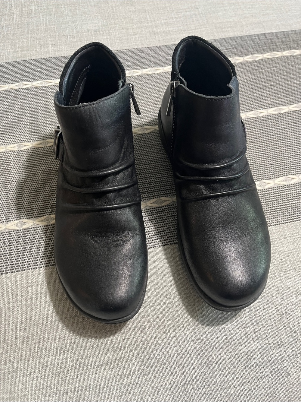 Aetrex Women’s Black Leather Zip Boots